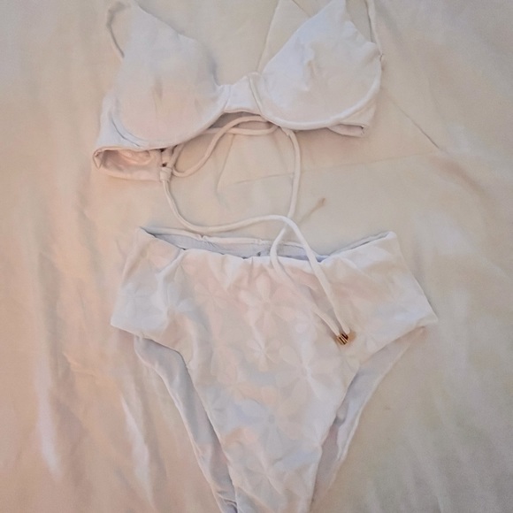The Santorini - White Floral Jacquard Underwire Bikini Top